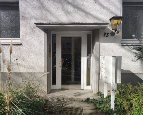 Eigentümergemeinschaft Haustür außen nachher