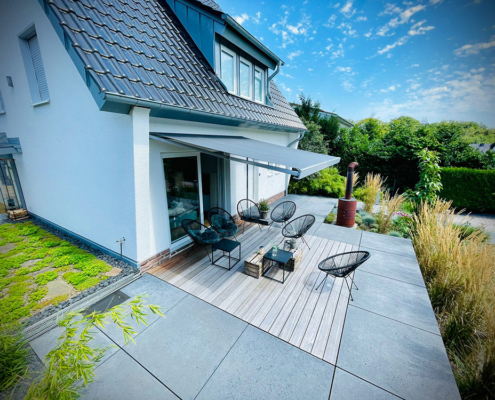 Stilvolle Markiseninstallation auf einer Traumterrasse