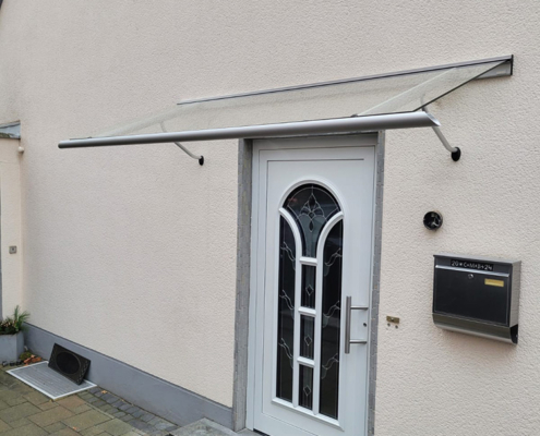 Neues Vordach für mehr Komfort und moderne Optik