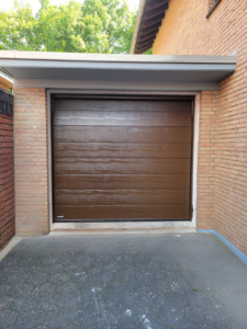 Alte Optik raus – modernes Sektionaltor rein!