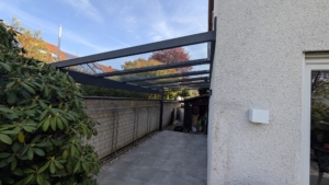 Modernes Glas-Terrassendach für mehr Komfort