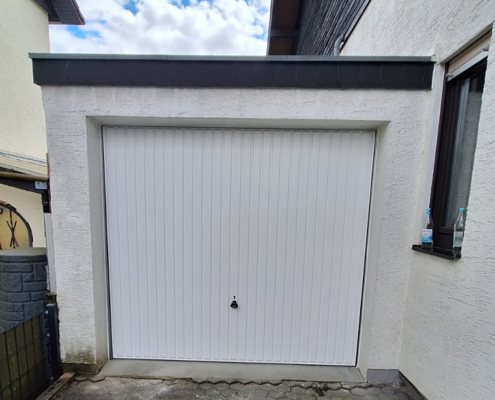 Neues Schwingtor mit Motor: Mehr Komfort für die Garage